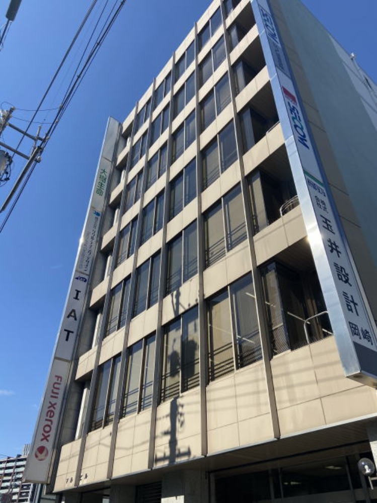 業務拡張の為、マルワビルに執務室を増設しました。
