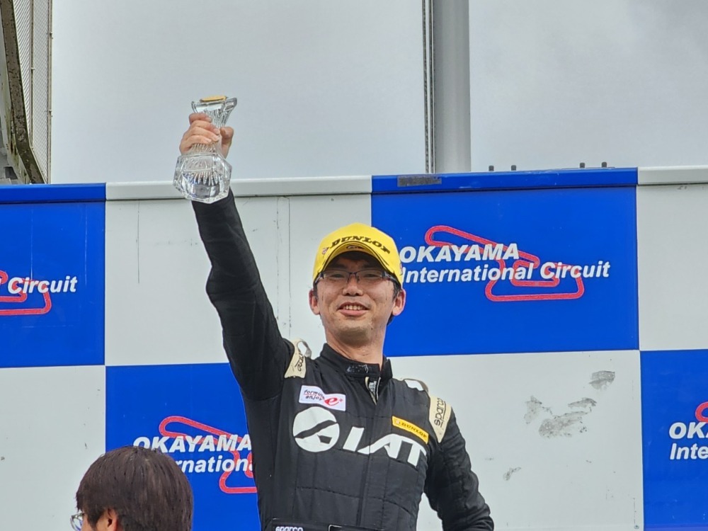 弊社社員、山崎一平が岡山国際サーキットでのフォーミュラEnjoy第4・5戦で連続優勝を達成しました